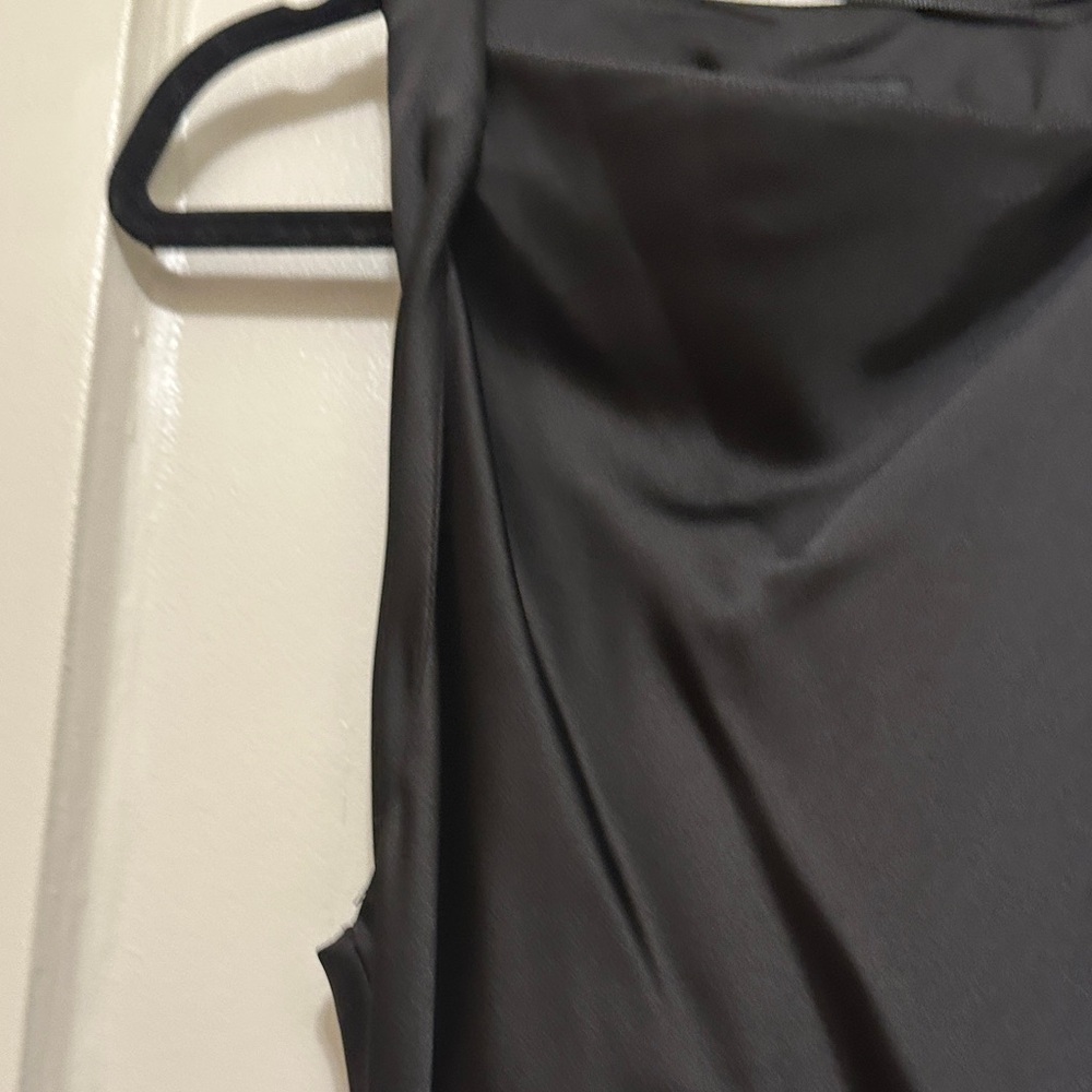 Elegant Black Dress - Picture 5 of 11